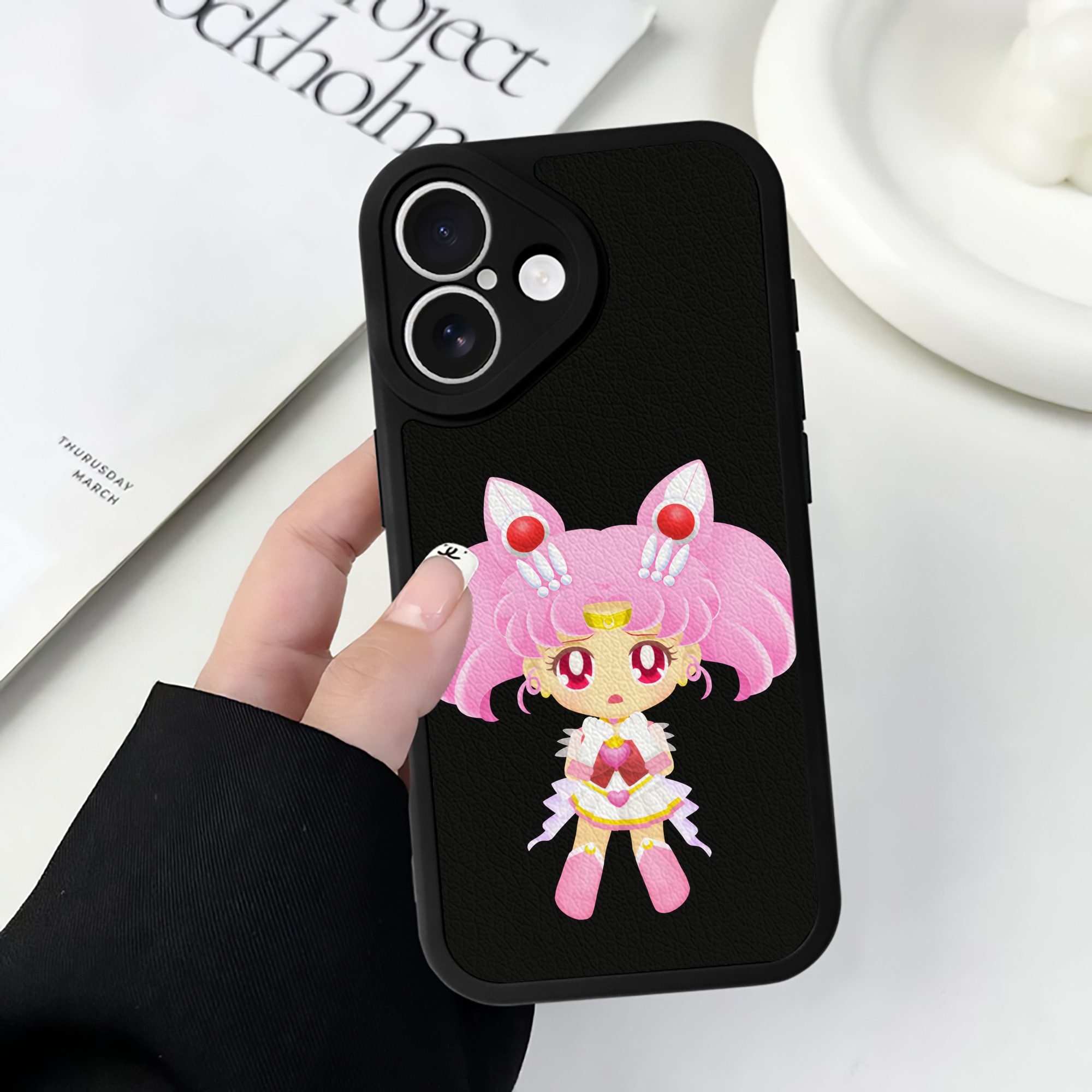 （画像用） 美少女戦士セーラームーン ちびうさ Sailor Moon Chibiusa Tsukino Usagi Small Lady Serenity 【iPhone 16シリーズ対応】シリコンスマホケース（レザー調） 材質：シリコン